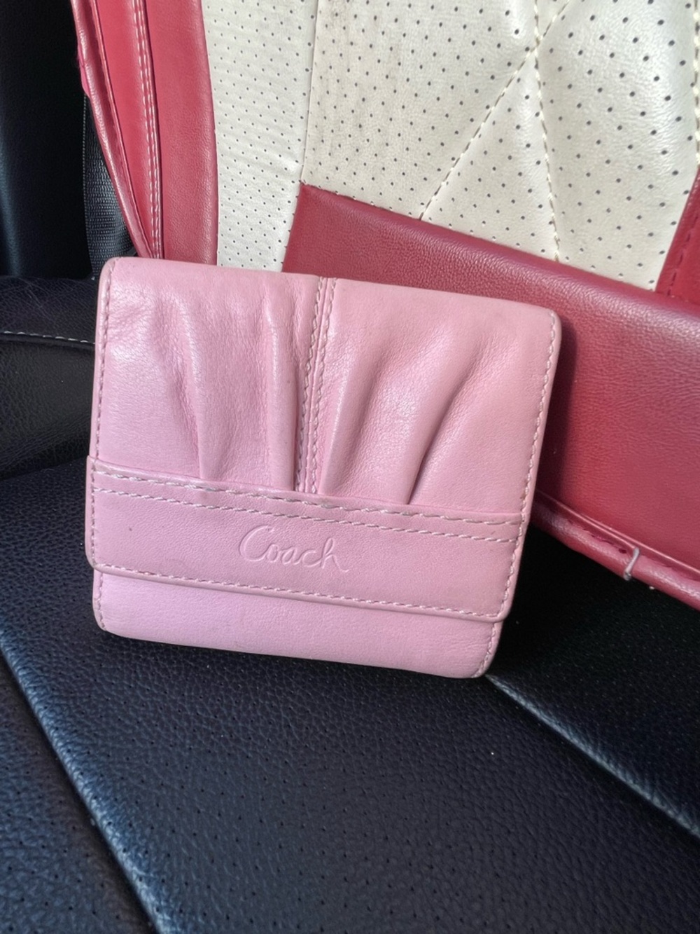 Vintage Coach pleated soho wallet